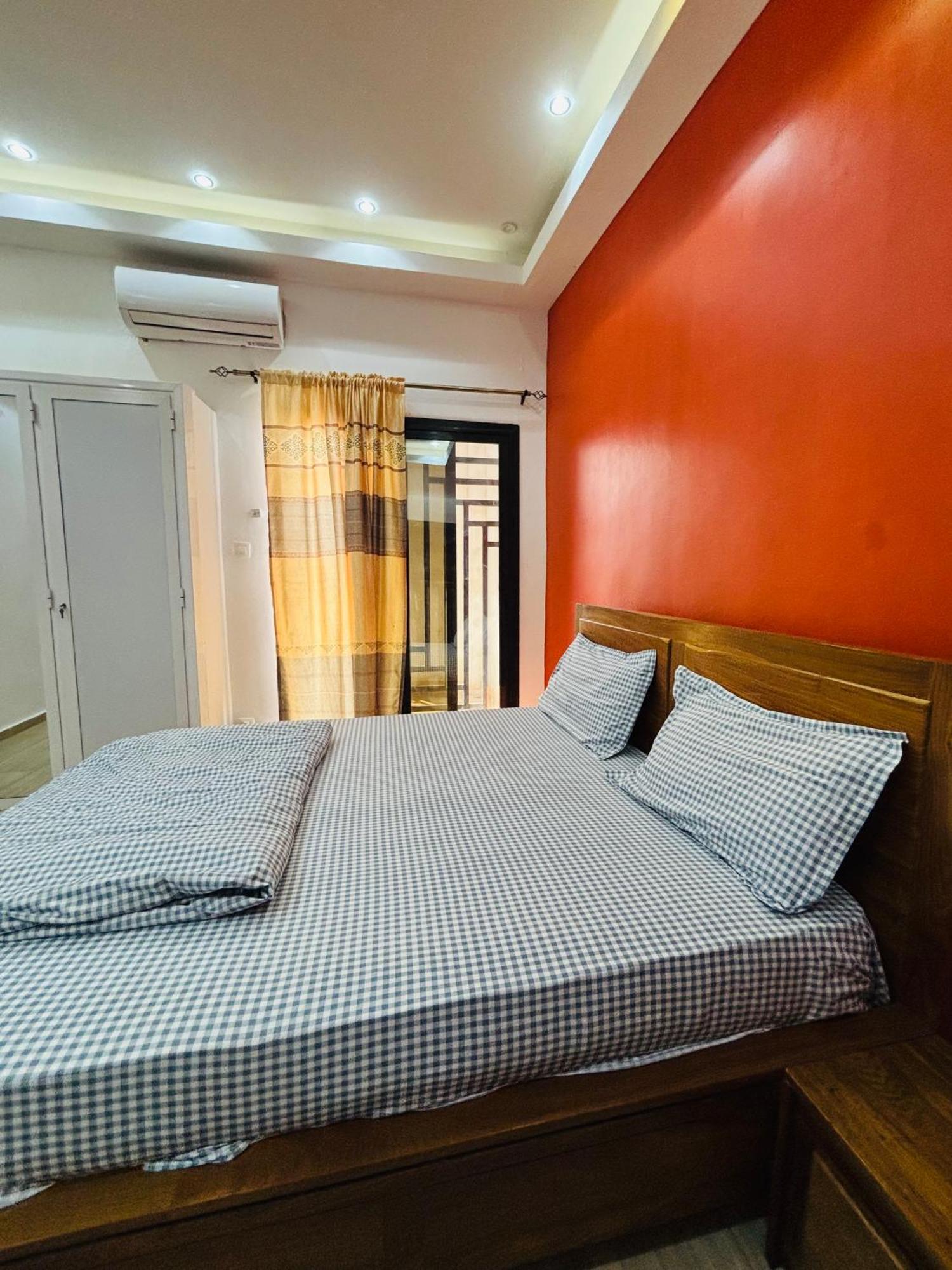 El Hadji Annexe * Dakar
